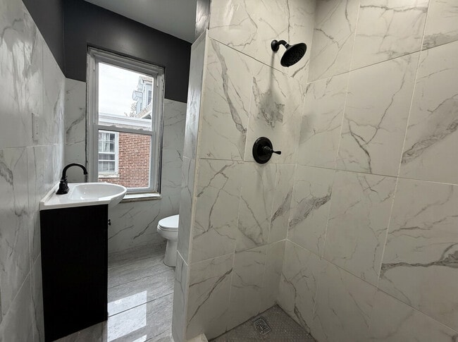 Building Photo - 347 Kerlin St