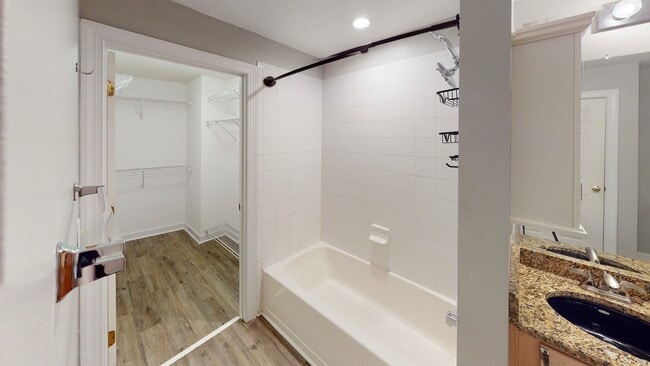 Building Photo - 718 W Trade St