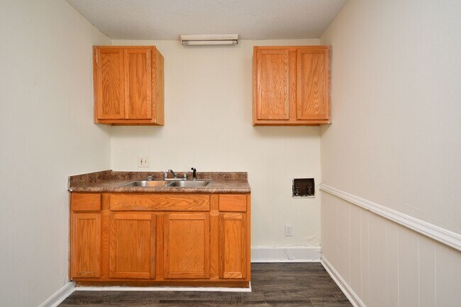 Building Photo - New Lower Price! Remodeled 3 bed / 1.5 bath home near downtown Spartanburg