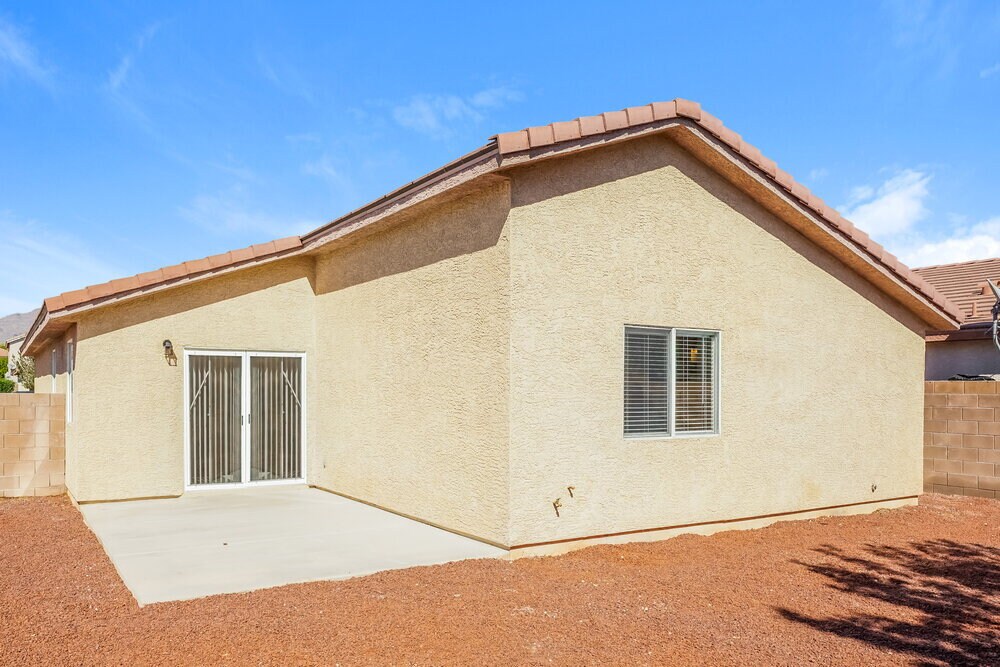 Building Photo - 4833 River Splash Ave