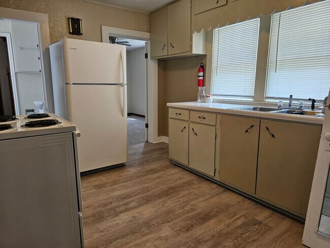 Building Photo - SE 2 bedroom 1 bath off Mt Vernon rd