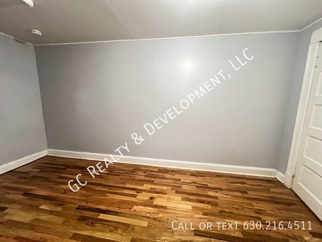 Building Photo - 3327 N Claremont Ave