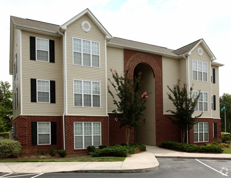 The Lodge at Lakeshore 5010 Hilltop Rd Greensboro NC 27407