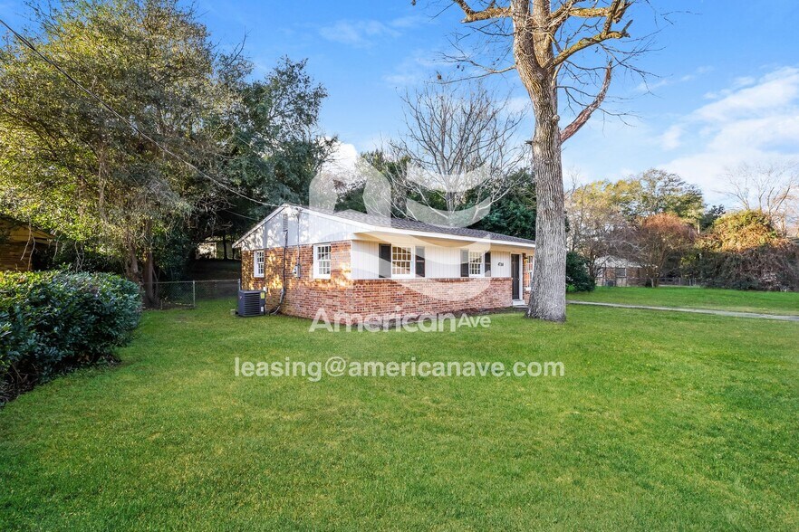 Building Photo - 4784 Gardiner Dr