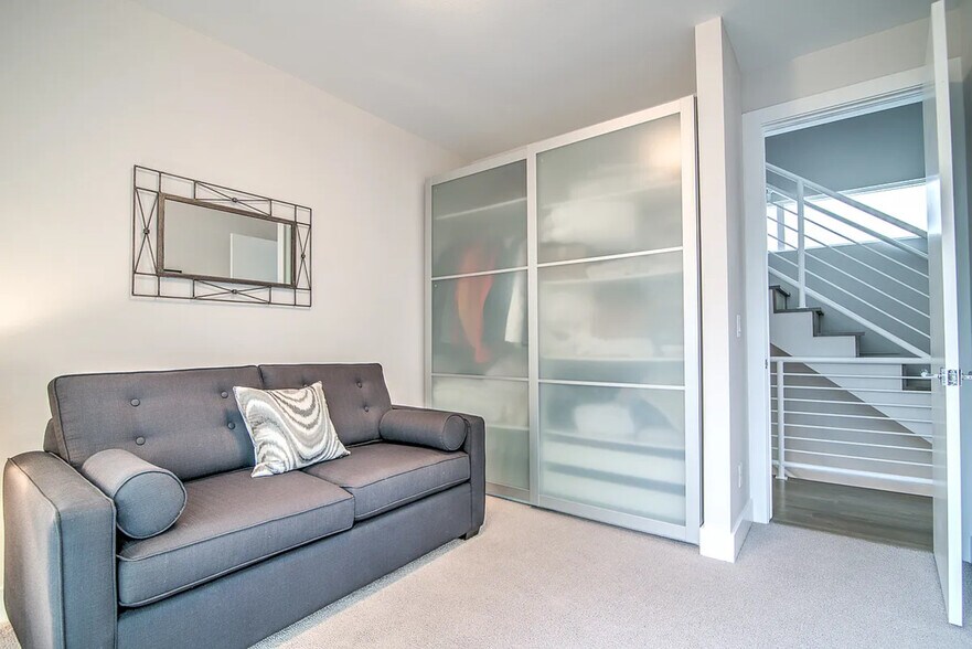 Building Photo - 2945 Umatilla St