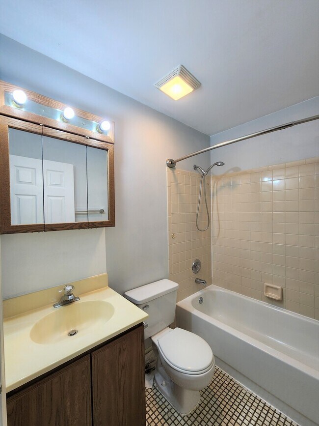 Building Photo - 1176 Sumac Trail