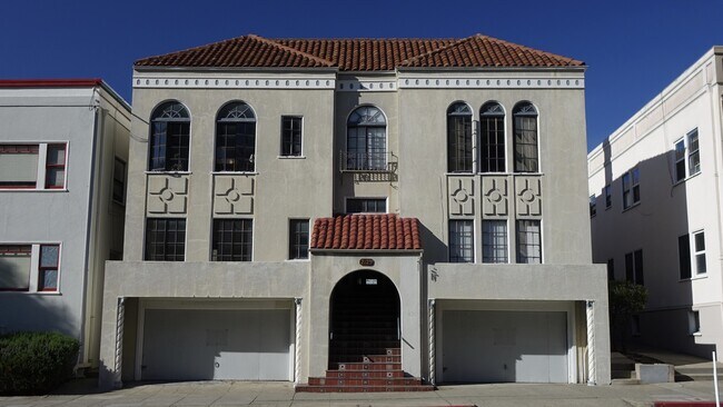 Primary Photo - 2125 Hearst Ave