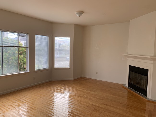 Living room - 2724 Cabrillo St