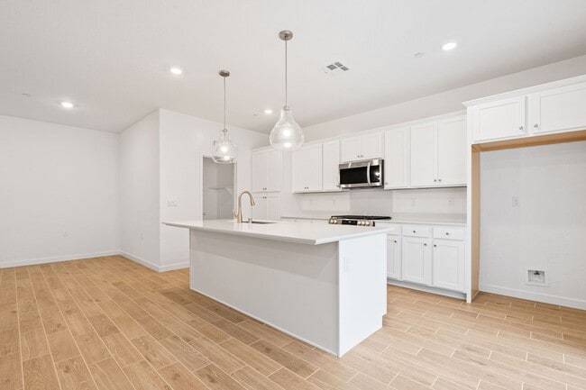 Building Photo - Brand New Three Bedroom Home in Clovis Unified School District!