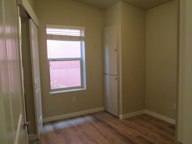 Building Photo - 4321-B SE Division St