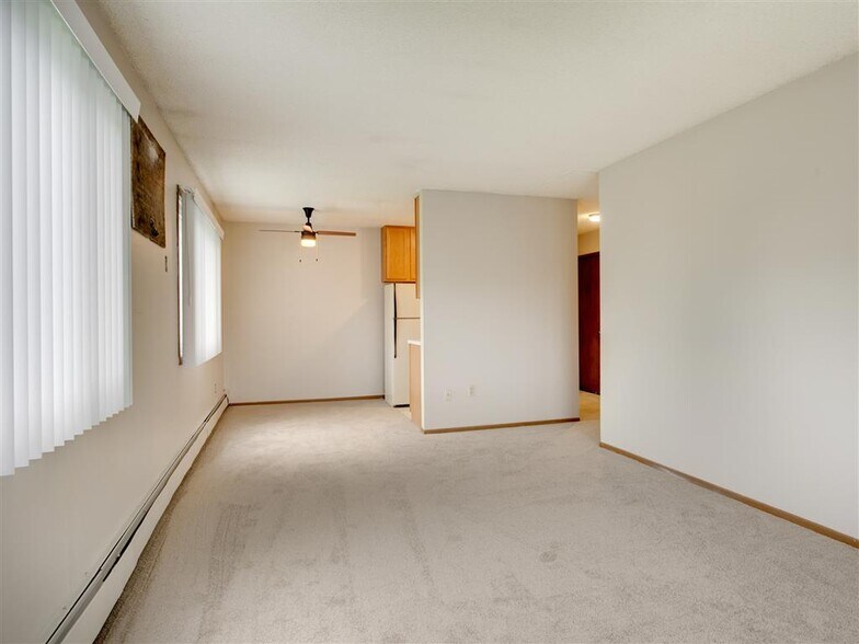 Silver Lake 2310 Silver Lake Rd NW New Brighton MN 55112 Apartment