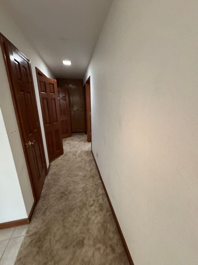 Building Photo - 2119 St Anton Dr
