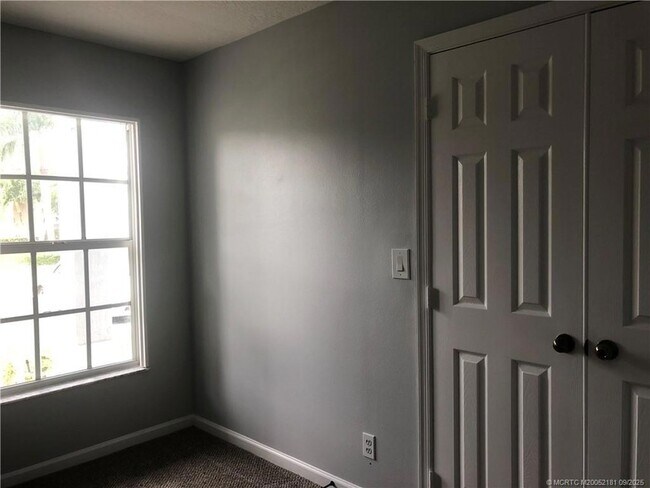 Building Photo - 4567 SE Murray Cove Cir