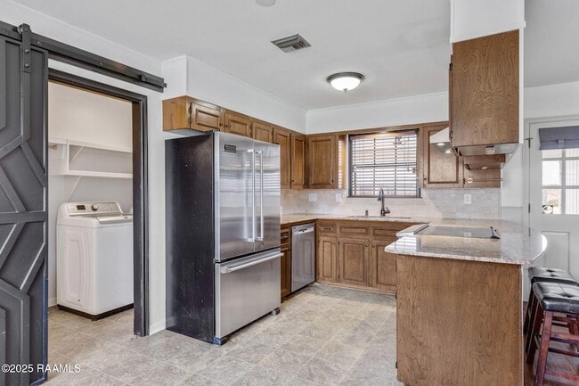 Building Photo - 315 S Philo Dr