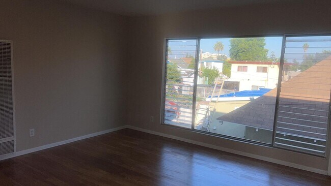 Building Photo - 237 57th St