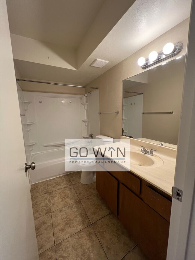 Building Photo - 749 W 1st Ave