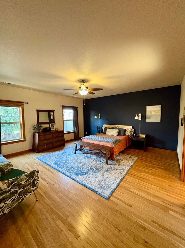 Building Photo - Spacious Luxury Home with Hardwood Floors & Outdoor Living