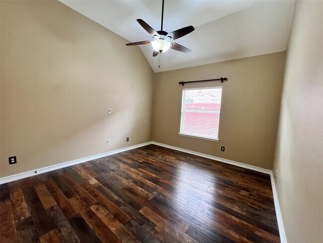 Building Photo - 2215 Dorman Ct