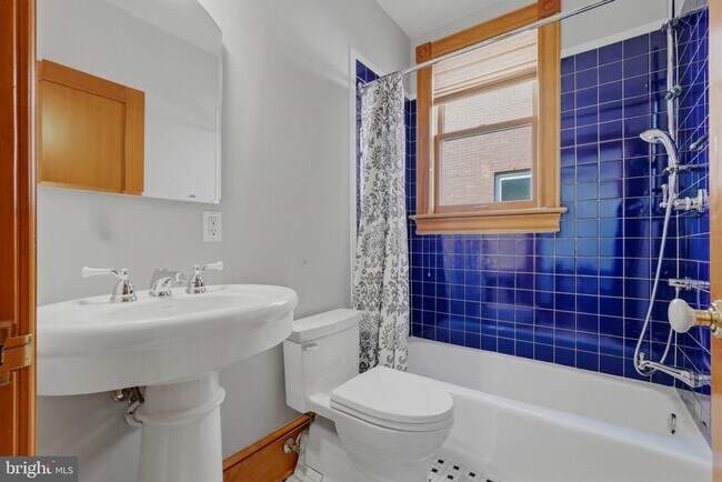 Building Photo - 1002 N St NW