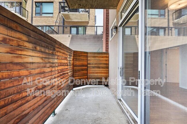 Building Photo - 3201 Shoshone St