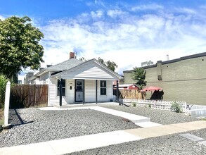 Building Photo - Two Bedroom Single Family In Berkeley Neig...