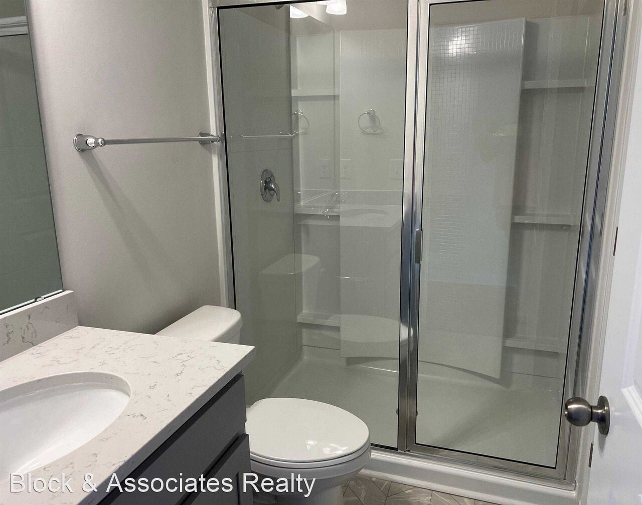 Building Photo - Room in House on Hopper Cir