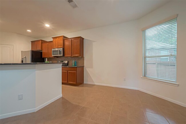 Building Photo - 1924 Honey Laurel Dr