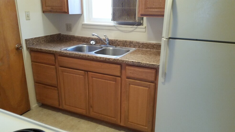 Building Photo - 415 2nd Ave E