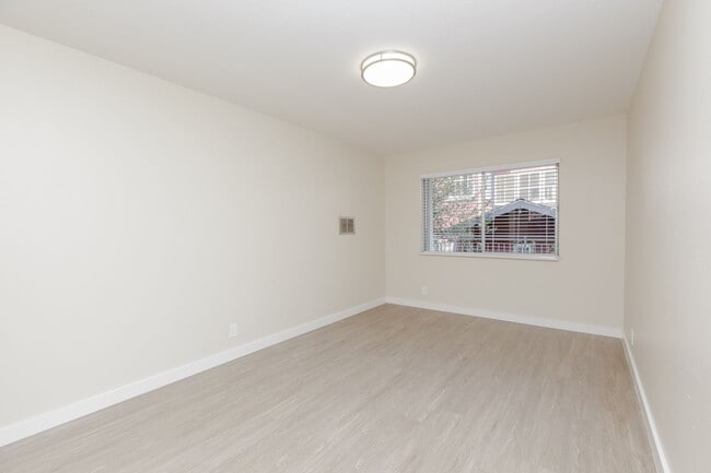 Building Photo - 630 Mariposa