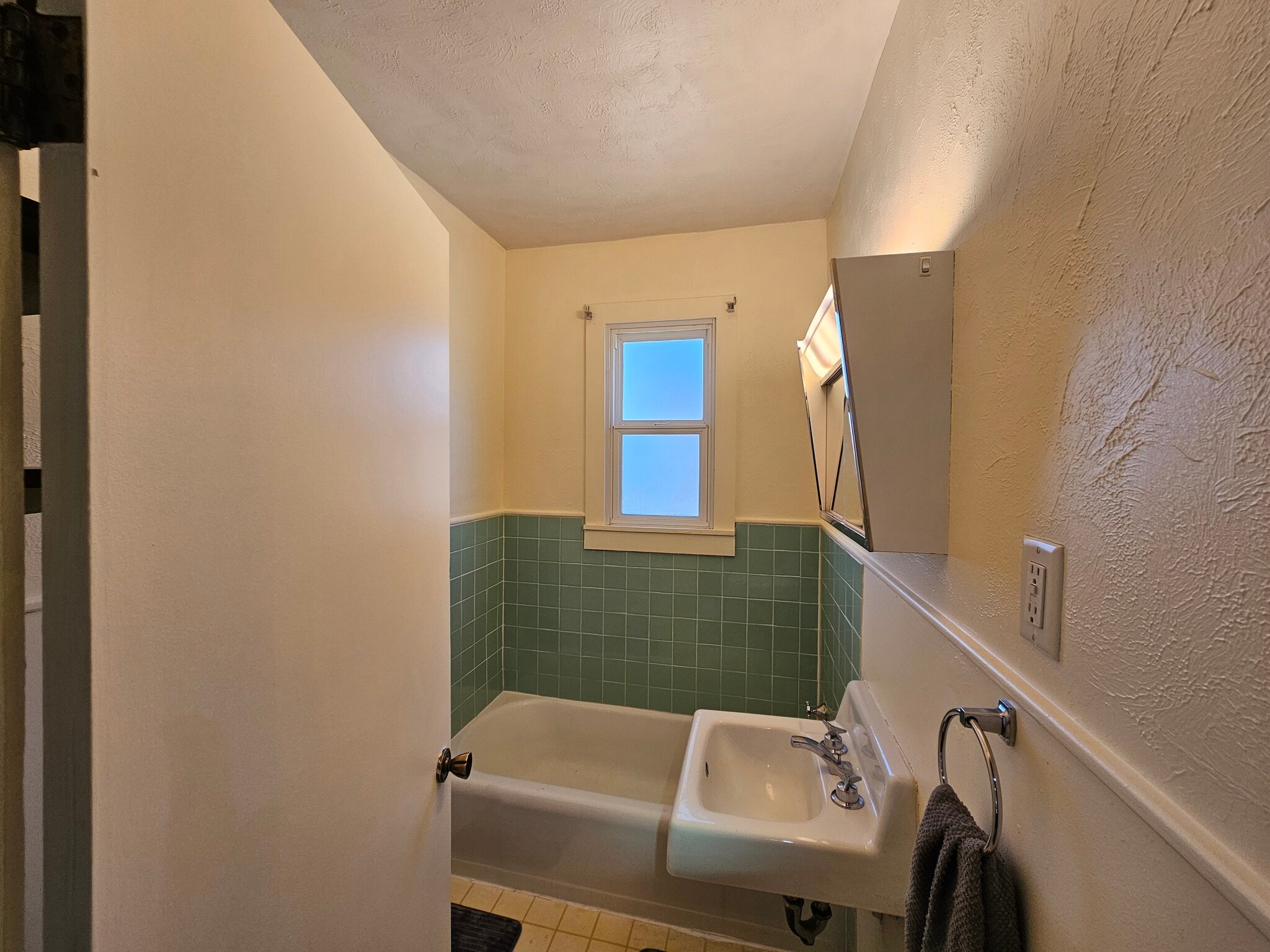 Building Photo - 256 S 6th St