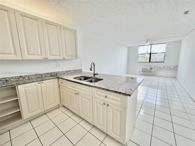 Building Photo - 2401 Riverside Dr