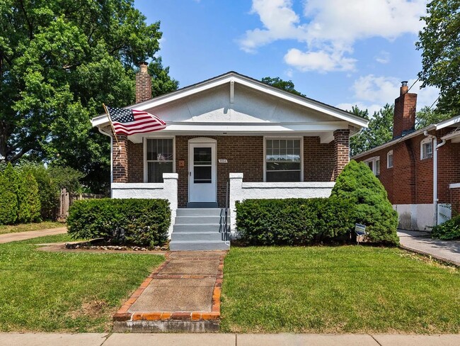 Building Photo - 2 bed 1 bath Maplewood home for Lease