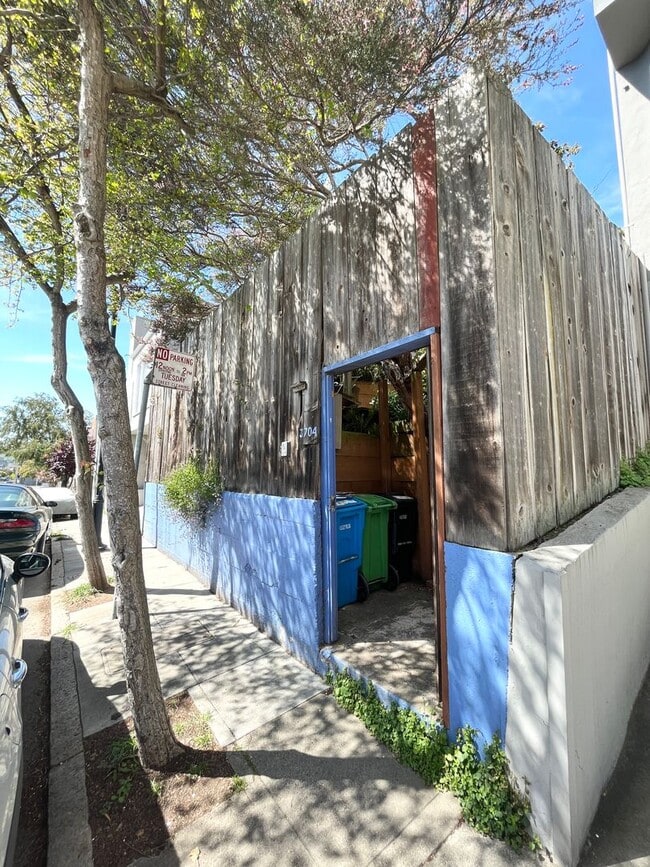 Primary Photo - Bernal Heights Garden Cottage - Pet Friendly!