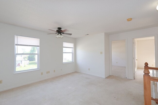 Building Photo - Spacious 4-Bed Waterfront Home in Westmere...