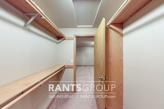 Building Photo - Great Location!  Quiet Neighborhood!