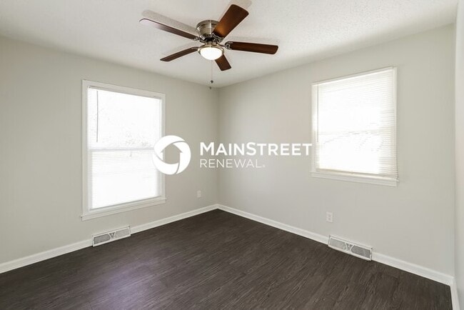 Building Photo - 3 Bedroom Pet-Friendly Home in KANSAS CITY, MO with Main Street Renewal