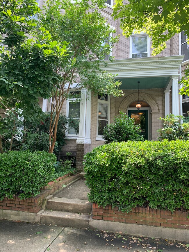 Beautiful Historic FAN Location! - 1617 W Grace St