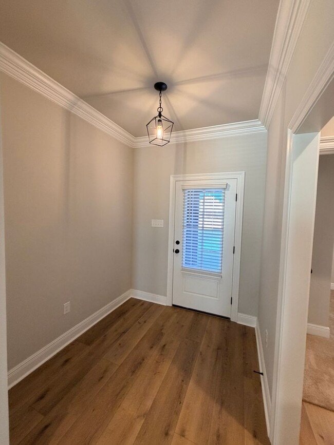 Building Photo - 820 Venecia Dr