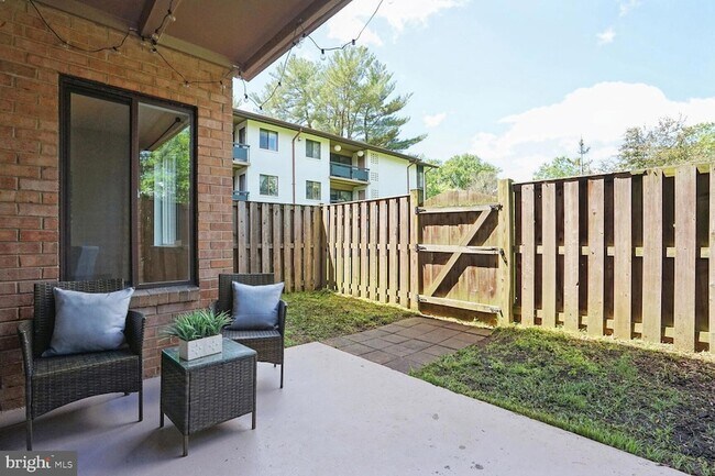 Building Photo - 2842 Dover Ln