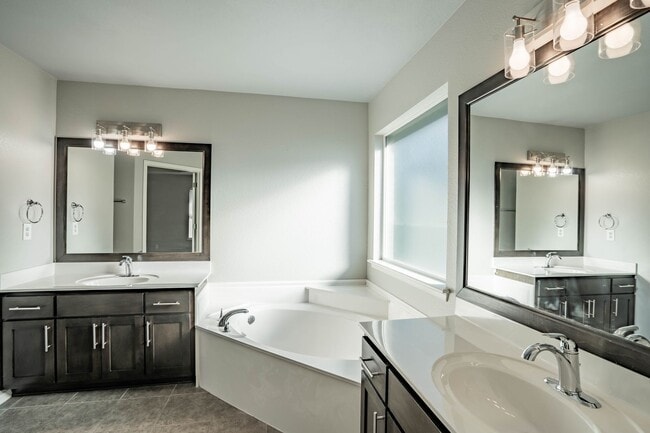 Building Photo - 3 Bed 2 Bath With Office in Tulsa