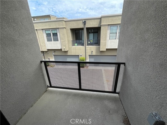 Building Photo - 501 W Maple Ave