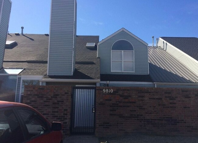 Building Photo - 9810 Walnut Ln