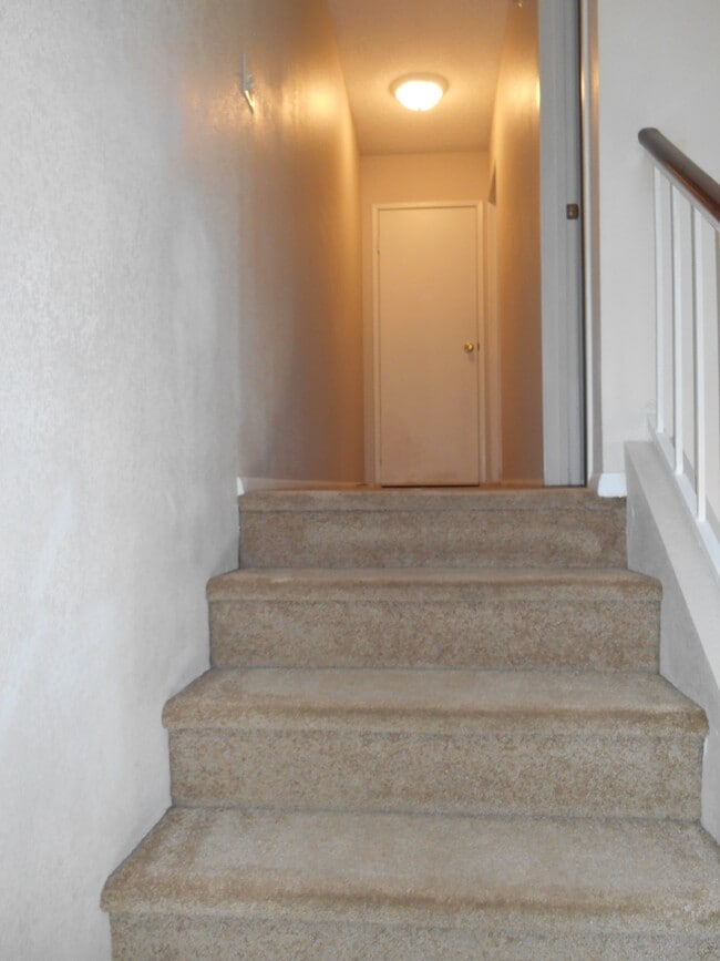 Building Photo - 898 Rhinegold Way