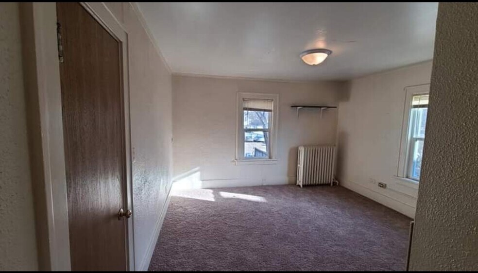 Building Photo - 819 11th St N