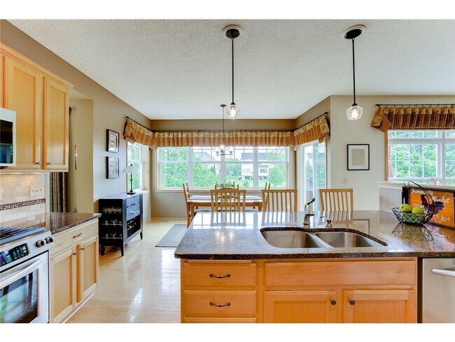 Building Photo - 730 Tilia Ln