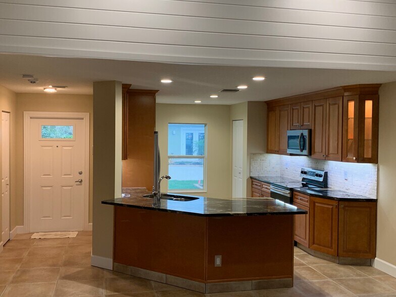 Building Photo - 926 NW Spruce Ridge Dr