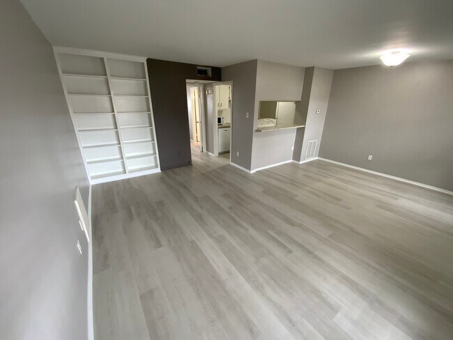 Building Photo - 6402 Del Monte Dr