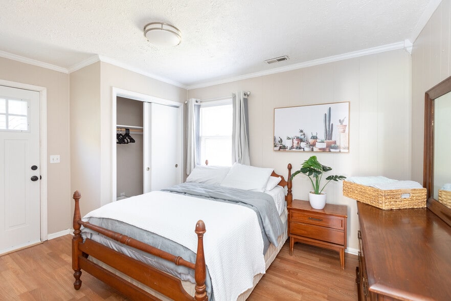 Building Photo - 6012 Old Coach Rd