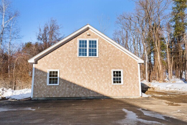 Building Photo - 6 Latchkey Ln