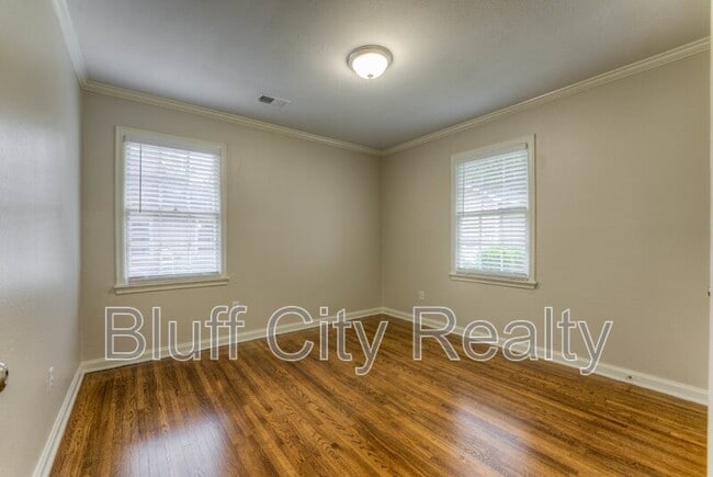 Building Photo - 1363 Colonial Rd